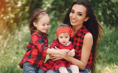 Ξεκίνησε η υποβολή αιτήσεων για το Επίδομα Τέκνου και Μονογονεϊκής Οικογένειας 2025