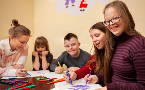 Ενισχύεται η στήριξη για Άτομα με Αυτισμό και Νοητική Αναπηρία