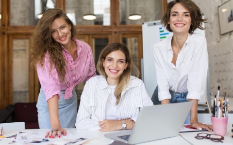 Ενίσχυση της απασχόλησης με έμφαση σε γυναίκες, νέους και άτομα άνω των 50 ετών