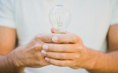 Παρατείνεται για ένα ακόμα έτος ο μειωμένος ΦΠΑ 9% στο ηλεκτρικό ρεύμα για τα νοικοκυριά