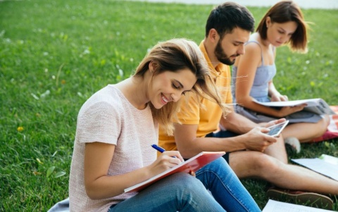 Ενισχυμένη κρατική φοιτητική μέριμνα: άνοιξαν οι αιτήσεις για το 2025–2026